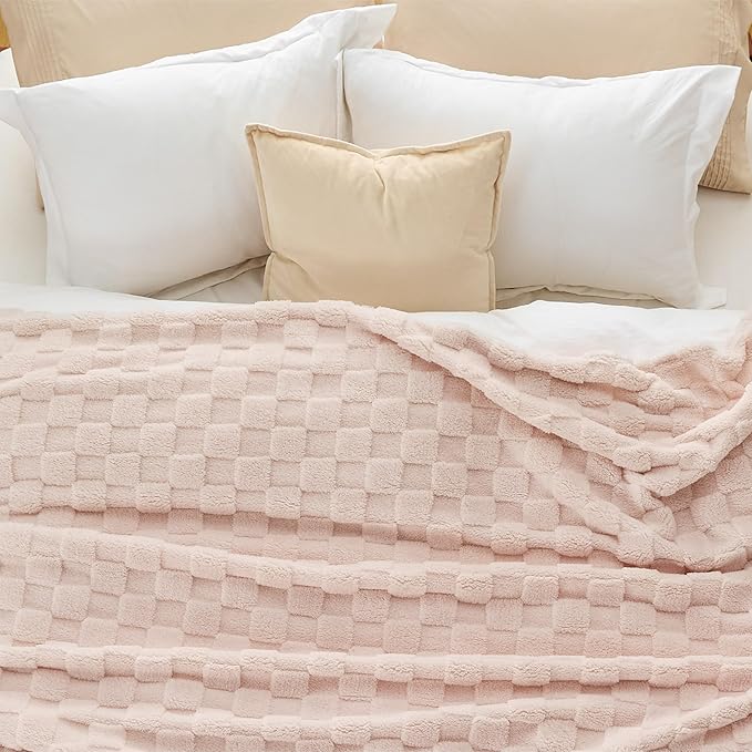 Bedsure GentleSoft King Size Blanket for Bed - Super Soft Cozy Blankets for Women Men Girls, Large Fuzzy Fleece Throw for Bedroom Decor, Light Pink,108x90 Inches