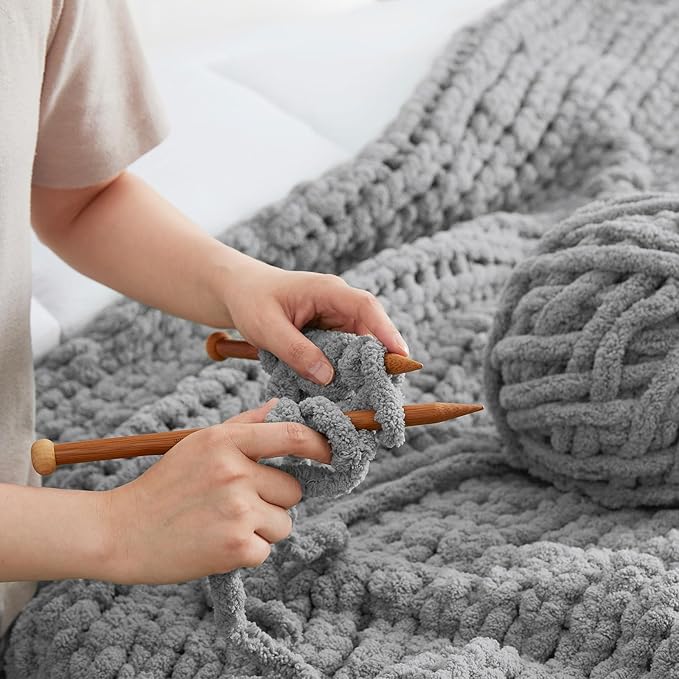 Amélie Home Chunky Knit Throw Blanket for Couch, Soft Chenille Crochet Blanket for Children, 40"x50", Light Grey