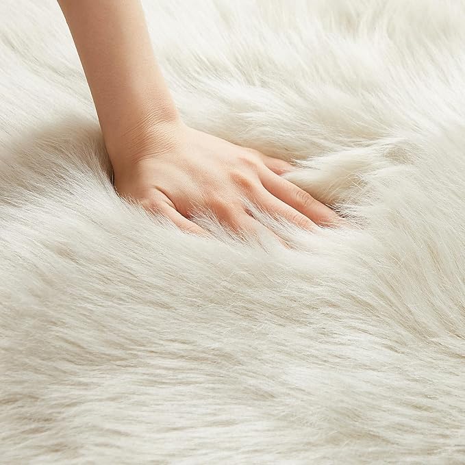 AMTOVO Faux Fur Rug, Light Grey Small Area Rug, Fluffy Sheepskin Rug, Fuzzy Ultra Soft 2 x 3 ft Shag Rugs for Bedroom Sofa Throw Cushion Room Decor, Sheepskin
