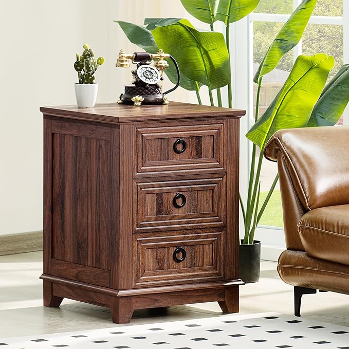 18" Farmhouse Night Stand with 3 Drawers, Wood End Table Dresser for Bedroom, Retro Nightstand, Bed Side Table with Metal Handle, Bedside Cabinet for Bedroom Living Room, Closet