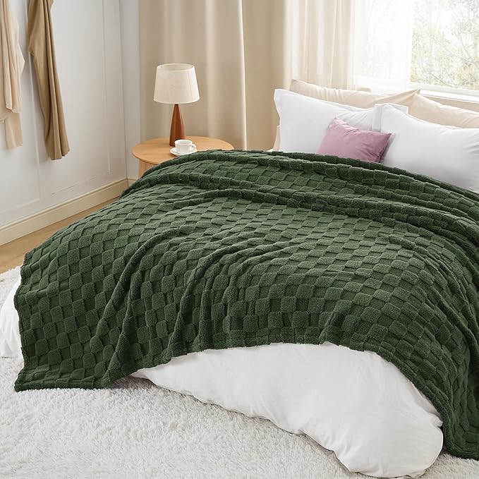Bedsure GentleSoft King Size Blanket for Bed - Super Soft Cozy Blankets for Women Men Girls, Large Fuzzy Fleece Throw for Bedroom Decor, Dark Green,108x90 Inches